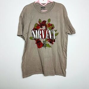 Nirvana NWOT Mens Floral Heart Graphic Print Crew Neck Casual TShirt Beige Large